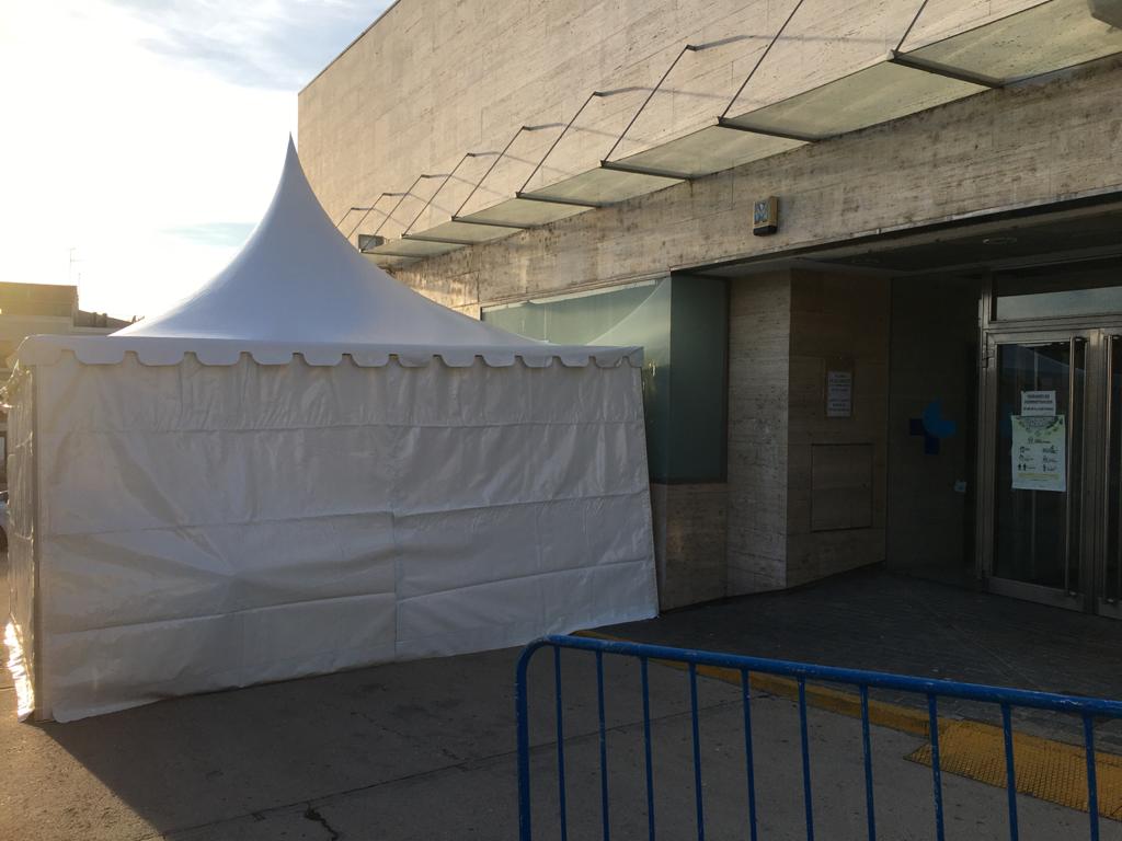 Instalación carpa centro de salud Alba de Tormes